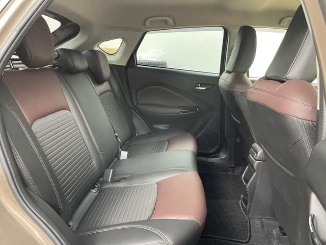 スズキ フロンクス 道央・札幌 2024(令6)年 1万km 茶Ⅱ ・4WD/・純正ディスプレイ9インチ/・フルセグ/BT/USB/・全方位カメラ/・ハーフレザーシート/・コーナーセンサー/・シートヒーター/・スズキセーフティサポート/・アダプティブクルーズコントロール/・LEDオートライト/・ハイビームアシスト/・ダウンヒルアシストコントロール/・グリップコントロール/・スマートキー×2/・純正フロアマット/・純正ドアバイザー/・横滑り防止装置