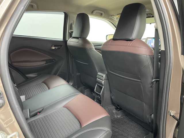 スズキ フロンクス 道央・札幌 2024(令6)年 1万km 茶Ⅱ ・4WD/・純正ディスプレイ9インチ/・フルセグ/BT/USB/・全方位カメラ/・ハーフレザーシート/・コーナーセンサー/・シートヒーター/・スズキセーフティサポート/・アダプティブクルーズコントロール/・LEDオートライト/・ハイビームアシスト/・ダウンヒルアシストコントロール/・グリップコントロール/・スマートキー×2/・純正フロアマット/・純正ドアバイザー/・横滑り防止装置