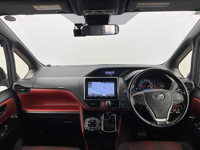 トヨタ ヴォクシー ZS 富山県 2017(平29)年 6.6万km ブラッキッシュアゲハガラスフレーク 純正9インチナビ【NSZT-Y66T】/(AM/FM/CD/DVD/SD/USB/BT)/フルセグTV/バックカメラ/両側パワースライドドア/衝突被害軽減ブレーキ/クルーズコントロール/レーンキープアシスト/オートマチックハイビーム/LEDヘッドライト/ビルトインETC2.0/ドライブレコーダー前後/スマートキー/プッシュスタート/純正フロアマット/アイドリングストップ/ドアバイザー