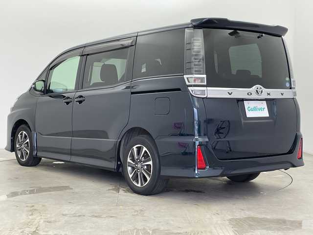 トヨタ ヴォクシー ZS 富山県 2017(平29)年 6.6万km ブラッキッシュアゲハガラスフレーク 純正9インチナビ【NSZT-Y66T】/(AM/FM/CD/DVD/SD/USB/BT)/フルセグTV/バックカメラ/両側パワースライドドア/衝突被害軽減ブレーキ/クルーズコントロール/レーンキープアシスト/オートマチックハイビーム/LEDヘッドライト/ビルトインETC2.0/ドライブレコーダー前後/スマートキー/プッシュスタート/純正フロアマット/アイドリングストップ/ドアバイザー