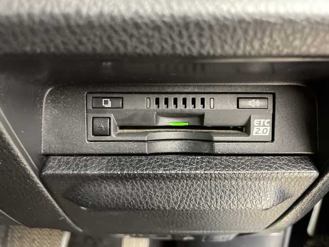 トヨタ ヴォクシー ZS 富山県 2017(平29)年 6.6万km ブラッキッシュアゲハガラスフレーク 純正9インチナビ【NSZT-Y66T】/(AM/FM/CD/DVD/SD/USB/BT)/フルセグTV/バックカメラ/両側パワースライドドア/衝突被害軽減ブレーキ/クルーズコントロール/レーンキープアシスト/オートマチックハイビーム/LEDヘッドライト/ビルトインETC2.0/ドライブレコーダー前後/スマートキー/プッシュスタート/純正フロアマット/アイドリングストップ/ドアバイザー