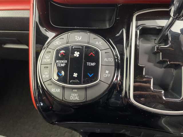 トヨタ ヴォクシー ZS 富山県 2017(平29)年 6.6万km ブラッキッシュアゲハガラスフレーク 純正9インチナビ【NSZT-Y66T】/(AM/FM/CD/DVD/SD/USB/BT)/フルセグTV/バックカメラ/両側パワースライドドア/衝突被害軽減ブレーキ/クルーズコントロール/レーンキープアシスト/オートマチックハイビーム/LEDヘッドライト/ビルトインETC2.0/ドライブレコーダー前後/スマートキー/プッシュスタート/純正フロアマット/アイドリングストップ/ドアバイザー