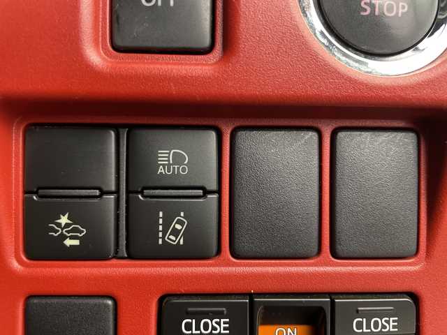 トヨタ ヴォクシー ZS 富山県 2017(平29)年 6.6万km ブラッキッシュアゲハガラスフレーク 純正9インチナビ【NSZT-Y66T】/(AM/FM/CD/DVD/SD/USB/BT)/フルセグTV/バックカメラ/両側パワースライドドア/衝突被害軽減ブレーキ/クルーズコントロール/レーンキープアシスト/オートマチックハイビーム/LEDヘッドライト/ビルトインETC2.0/ドライブレコーダー前後/スマートキー/プッシュスタート/純正フロアマット/アイドリングストップ/ドアバイザー