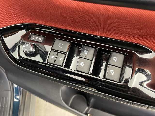 トヨタ ヴォクシー ZS 富山県 2017(平29)年 6.6万km ブラッキッシュアゲハガラスフレーク 純正9インチナビ【NSZT-Y66T】/(AM/FM/CD/DVD/SD/USB/BT)/フルセグTV/バックカメラ/両側パワースライドドア/衝突被害軽減ブレーキ/クルーズコントロール/レーンキープアシスト/オートマチックハイビーム/LEDヘッドライト/ビルトインETC2.0/ドライブレコーダー前後/スマートキー/プッシュスタート/純正フロアマット/アイドリングストップ/ドアバイザー