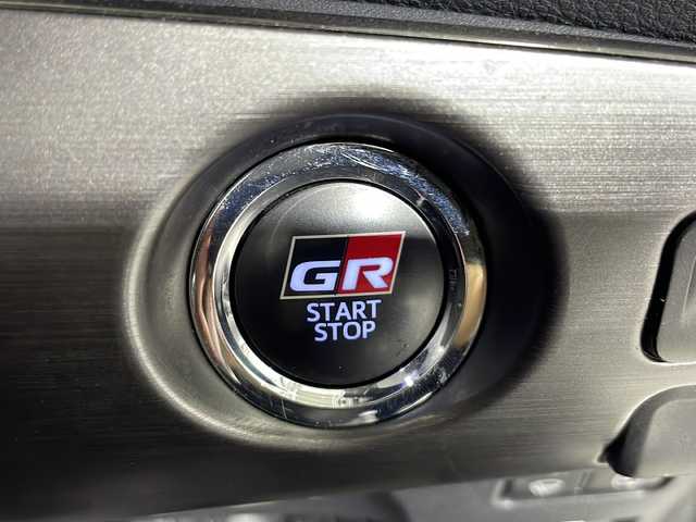 トヨタ プリウス ＰＨＶ S GRスポーツ 沖縄県 2018(平30)年 7.2万km ホワイトパールクリスタルシャイン 県外仕入　/禁煙車　/社外８インチナビ/（ＣＤ　ＤＶＤ　ＢＴ　フルセグＴＶ）/バックモニター　/スマートキー  /ＬＥＤヘッドライト　/オートライト  /オートハイビーム　/レーダークルーズコントロール　/ＥＴＣ/純正アルミホイール/ステアリングスイッチ