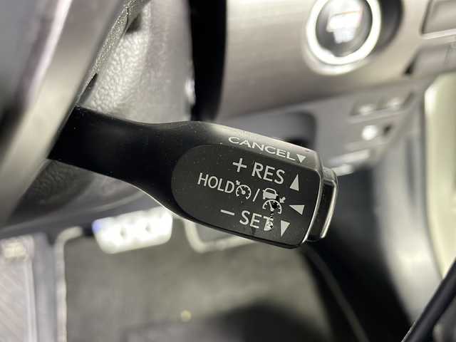 トヨタ プリウス ＰＨＶ S GRスポーツ 沖縄県 2018(平30)年 7.2万km ホワイトパールクリスタルシャイン 県外仕入　/禁煙車　/社外８インチナビ/（ＣＤ　ＤＶＤ　ＢＴ　フルセグＴＶ）/バックモニター　/スマートキー  /ＬＥＤヘッドライト　/オートライト  /オートハイビーム　/レーダークルーズコントロール　/ＥＴＣ/純正アルミホイール/ステアリングスイッチ