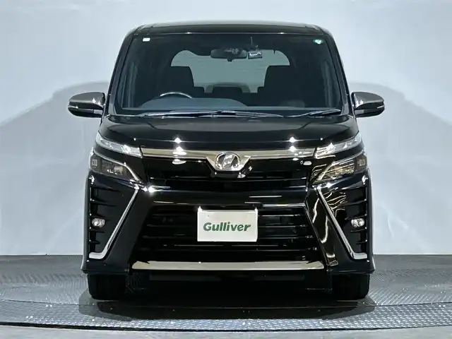 トヨタ ヴォクシー ZS 煌Ⅱ 愛媛県 2019(令1)年 5.1万km ブラック 純正SDナビ/(AM/FM/CD/DVD/Bluetooth/フルセグ)/衝突被害軽減ブレーキ/レーンキープアシスト/コーナーセンサー/バックカメラ/フリップダウンモニター/クルーズコントロール/両側パワースライドドア/前後ドライブレコーダー/アイドリングストップ/オートマチックハイビーム/オートライト/フォグランプ/ウィンカーミラー/ドアバイザー/プッシュスタート/ETC/ECOモード/スペアキー/保証書・取扱説明書