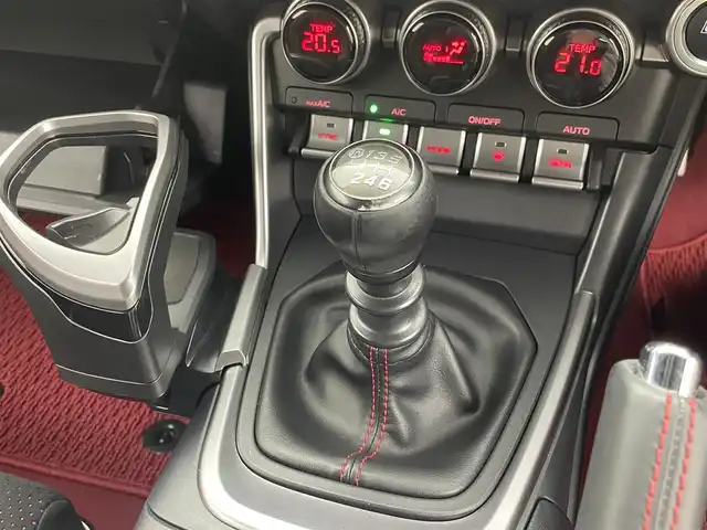 トヨタ ＧＲ８６ RZ 茨城県 2022(令4)年 1.2万km クリスタルホワイトパール 社外9型フローティングナビ/バックカメラ/フルセグ/GRスポイラー（F/S/R）/GRマフラー/クルーズコントロール/ETC/シートヒーター/純正18インチAW/LEDヘッドライト/スマートキー