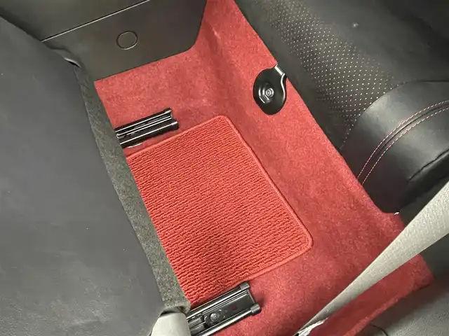トヨタ ＧＲ８６ RZ 茨城県 2022(令4)年 1.2万km クリスタルホワイトパール 社外9型フローティングナビ/バックカメラ/フルセグ/GRスポイラー（F/S/R）/GRマフラー/クルーズコントロール/ETC/シートヒーター/純正18インチAW/LEDヘッドライト/スマートキー