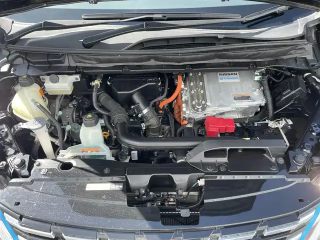 日産 セレナ e－パワー ハイウェイスター V 滋賀県 2020(令2)年 5.8万km ダイヤモンドブラック 純正SDナビ/・フルセグTV/・DVD/・Blu-ray/・CD/純正後席モニター/純正ドラレコ/純正ETC2.0/全方位カメラ/ハンズフリー両側パワースライドドア/LEDヘッドライト/オートライト/オートハイビーム/クルーズコントロール/前後コーナーセンサー/レーンキープアシスト/衝突被害軽減システム/社外アルミホイール/スマートキー