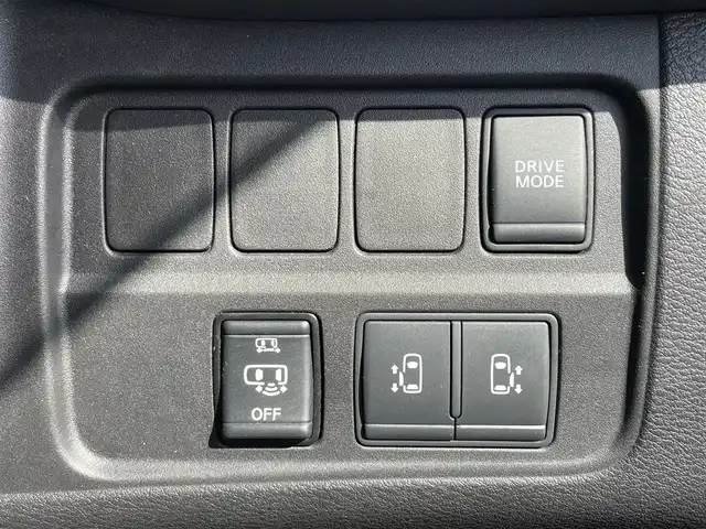 日産 セレナ e－パワー ハイウェイスター V 滋賀県 2020(令2)年 5.8万km ダイヤモンドブラック 純正SDナビ/・フルセグTV/・DVD/・Blu-ray/・CD/純正後席モニター/純正ドラレコ/純正ETC2.0/全方位カメラ/ハンズフリー両側パワースライドドア/LEDヘッドライト/オートライト/オートハイビーム/クルーズコントロール/前後コーナーセンサー/レーンキープアシスト/衝突被害軽減システム/社外アルミホイール/スマートキー