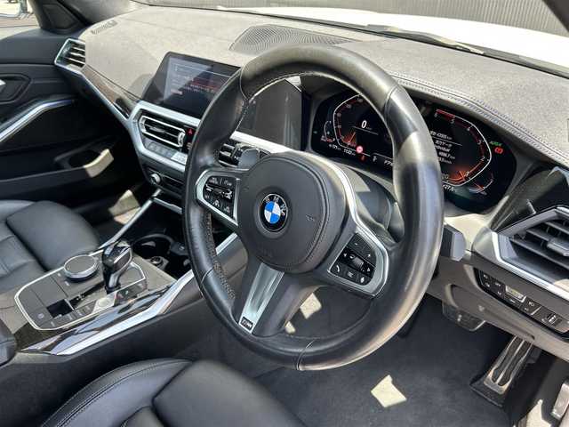 ＢＭＷ ３２０ｄ xDrive Mスポーツ 道東・釧路十勝 2019(令1)年 4.4万km ミネラルホワイト コンフォートパッケージ/　・オートマチックトランク/　・タイプC対応USB/　・パーキングアシストプラス/アダプティブクルーズコントロール/レーンキープアシスト/黒革/シートヒーター/純正HDDナビ/BT/USB/メモリ付きパワーシート/バックカメラ/ワイヤレス充電/LEDヘッドライト/オートライト/オートマチックハイビーム/フロント/リアフォグライト/純正19インチAW/純正フロアマット/パドルシフト/パークディスタンスコントロール/ミラーETC