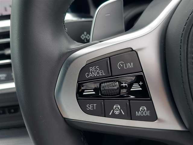 ＢＭＷ ３３０ｅ Mスポーツ 東京都 2022(令4)年 0.9万km ミネラルグレー 12.3インチマルチディスプレイメーターパネル/10.2インチワイドコントロールディスプレイ/HDDナビゲーション/ITSスポット対応DSRC車載器〈ETC〉/ワイヤレスチャージング/360°カメラ/ドライビングアシストプロフェッショナル/・高速道路渋滞時ハンズ・オフ・アシスト/・トラフィックサインアシスト（速度制限認識）/・アクティブクルーズコントロール（ストップ&ゴー機能付）/・ステアリング&レーンコントロールアシスト/・ レーンディパーチャーウォーニング（車線逸脱警告システム）/・ レーンチェンジウォーニング/・レーンチェンジアシスト/・ロストラフィックウォーニング（フロント&リヤ）/オートマチックトランク/18インチアルミホイール/LEDヘッドライト/スマートキー