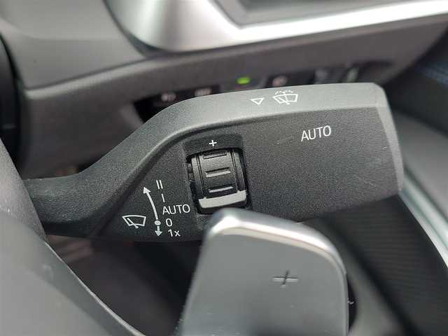 ＢＭＷ ３３０ｅ Mスポーツ 東京都 2022(令4)年 0.9万km ミネラルグレー 12.3インチマルチディスプレイメーターパネル/10.2インチワイドコントロールディスプレイ/HDDナビゲーション/ITSスポット対応DSRC車載器〈ETC〉/ワイヤレスチャージング/360°カメラ/ドライビングアシストプロフェッショナル/・高速道路渋滞時ハンズ・オフ・アシスト/・トラフィックサインアシスト（速度制限認識）/・アクティブクルーズコントロール（ストップ&ゴー機能付）/・ステアリング&レーンコントロールアシスト/・ レーンディパーチャーウォーニング（車線逸脱警告システム）/・ レーンチェンジウォーニング/・レーンチェンジアシスト/・ロストラフィックウォーニング（フロント&リヤ）/オートマチックトランク/18インチアルミホイール/LEDヘッドライト/スマートキー