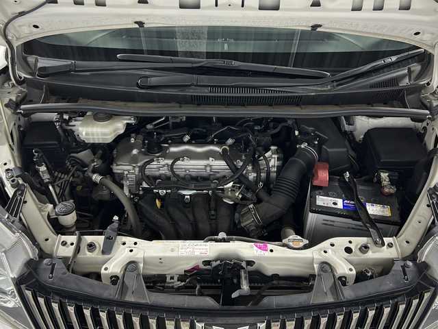 トヨタ エスクァイア Gi ブラックテーラード 沖縄県 2016(平28)年 9.1万km ホワイトパールクリスタルシャイン 県外仕入れ　/ワンオーナー　/禁煙車　/７乗り　/純正９インチナビ[NSZT-Y64T]/（フルセグＴＶ　ＣＤ　ＤＶＤ　Ｂｌｕｅｔｏｏｔｈ）/１１インチフリップダウンモニター　/Toyota Safety Sense/・プリクラッシュセーフティ/・レーンディパチャーアラート/・オートマチックハイビーム/純正ドライブレコーダー/ステップライト/コーナーセンサー/ラゲージLED/ビルトインETC/ハーフレザー/シートヒーター/LEDヘッドライト