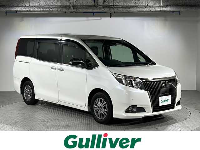 トヨタ エスクァイア Gi ブラックテーラード 沖縄県 2016(平28)年 9.1万km ホワイトパールクリスタルシャイン 県外仕入れ　/ワンオーナー　/禁煙車　/７乗り　/純正９インチナビ[NSZT-Y64T]/（フルセグＴＶ　ＣＤ　ＤＶＤ　Ｂｌｕｅｔｏｏｔｈ）/１１インチフリップダウンモニター　/Toyota Safety Sense/・プリクラッシュセーフティ/・レーンディパチャーアラート/・オートマチックハイビーム/純正ドライブレコーダー/ステップライト/コーナーセンサー/ラゲージLED/ビルトインETC/ハーフレザー/シートヒーター/LEDヘッドライト