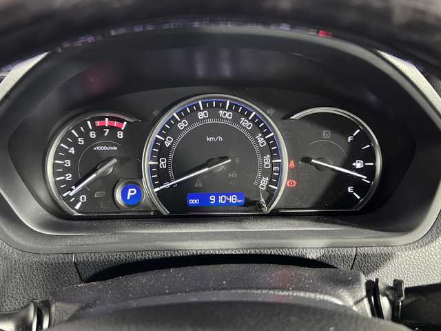 トヨタ エスクァイア Gi ブラックテーラード 沖縄県 2016(平28)年 9.1万km ホワイトパールクリスタルシャイン 県外仕入れ　/ワンオーナー　/禁煙車　/７乗り　/純正９インチナビ[NSZT-Y64T]/（フルセグＴＶ　ＣＤ　ＤＶＤ　Ｂｌｕｅｔｏｏｔｈ）/１１インチフリップダウンモニター　/Toyota Safety Sense/・プリクラッシュセーフティ/・レーンディパチャーアラート/・オートマチックハイビーム/純正ドライブレコーダー/ステップライト/コーナーセンサー/ラゲージLED/ビルトインETC/ハーフレザー/シートヒーター/LEDヘッドライト