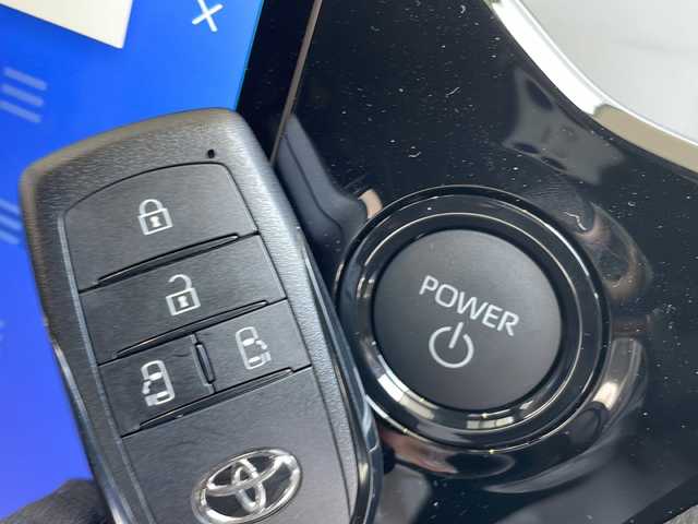 トヨタ ヴォクシー ハイブリッド S－Z 愛知県 2025(令7)年 0.1万km未満 アティチュードブラックマイカ 登録済未使用車/衝突軽減システム/純正ディスプレイオーディオ（ナビあり）/両側パワースライドドア/レーダークルーズコントロール/シートヒーター/フルセグ/CD/Bluetooth/バックカメラ/コーナーセンサー/純正アルミホイール/LEDヘッドライト/ＥＴＣ２．０/リアオートエアコン/オートマチックハイビーム/ステアリングスイッチ/スマートキー/プッシュスタート