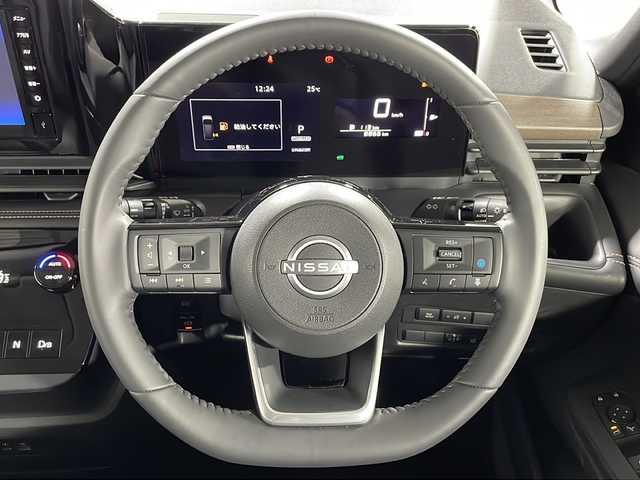 日産 セレナ e－パワー ハイウェイスター V 広島県 2023(令5)年 0.9万km ダイヤモンドブラック 禁煙車/純正９型ディスプレイオーディオ/アラウンドビューモニター/インテリジェントルームミラー/ハンズフリー付両側パーワースライドドア/ホールド機能付電動パーキングブレーキ/プロパイロット/ＥＴＣ/オートマチックハイビーム/コーナーセンサー/レーンキープアシスト/衝突軽減/踏み間違い防止/フォグランプ/LEDヘッドライト/エアバッグ(運転席/助手席/サイド/カーテン)/純正16インチアルミホイール (205/65/16)