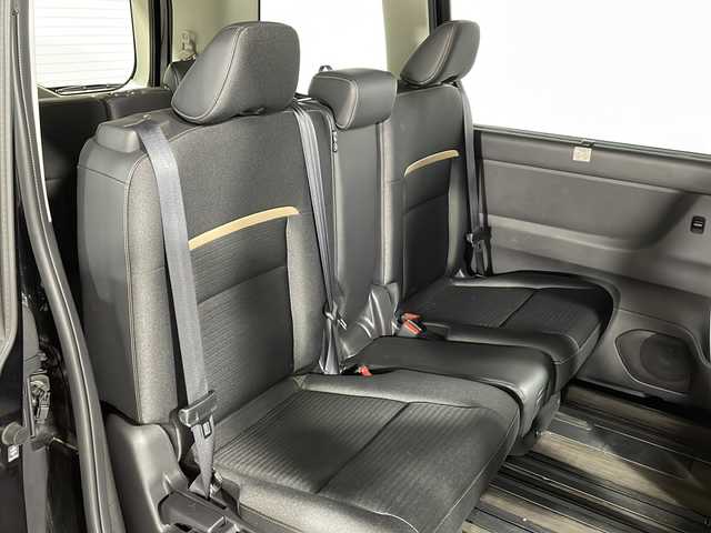 日産 セレナ e－パワー ハイウェイスター V 広島県 2023(令5)年 0.9万km ダイヤモンドブラック 禁煙車/純正９型ディスプレイオーディオ/アラウンドビューモニター/インテリジェントルームミラー/ハンズフリー付両側パーワースライドドア/ホールド機能付電動パーキングブレーキ/プロパイロット/ＥＴＣ/オートマチックハイビーム/コーナーセンサー/レーンキープアシスト/衝突軽減/踏み間違い防止/フォグランプ/LEDヘッドライト/エアバッグ(運転席/助手席/サイド/カーテン)/純正16インチアルミホイール (205/65/16)