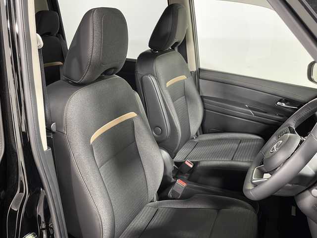 日産 セレナ e－パワー ハイウェイスター V 広島県 2023(令5)年 0.9万km ダイヤモンドブラック 禁煙車/純正９型ディスプレイオーディオ/アラウンドビューモニター/インテリジェントルームミラー/ハンズフリー付両側パーワースライドドア/ホールド機能付電動パーキングブレーキ/プロパイロット/ＥＴＣ/オートマチックハイビーム/コーナーセンサー/レーンキープアシスト/衝突軽減/踏み間違い防止/フォグランプ/LEDヘッドライト/エアバッグ(運転席/助手席/サイド/カーテン)/純正16インチアルミホイール (205/65/16)