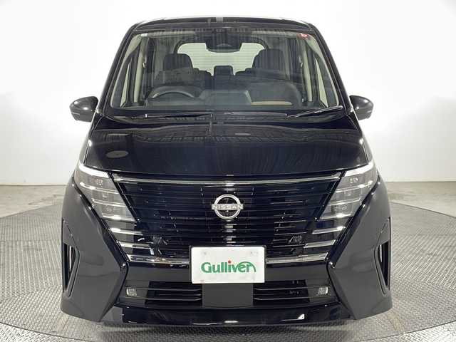 日産 セレナ e－パワー ハイウェイスター V 広島県 2023(令5)年 0.9万km ダイヤモンドブラック 禁煙車/純正９型ディスプレイオーディオ/アラウンドビューモニター/インテリジェントルームミラー/ハンズフリー付両側パーワースライドドア/ホールド機能付電動パーキングブレーキ/プロパイロット/ＥＴＣ/オートマチックハイビーム/コーナーセンサー/レーンキープアシスト/衝突軽減/踏み間違い防止/フォグランプ/LEDヘッドライト/エアバッグ(運転席/助手席/サイド/カーテン)/純正16インチアルミホイール (205/65/16)