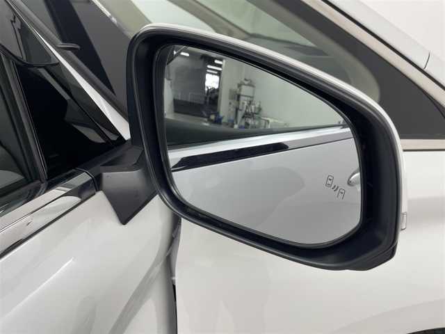 トヨタ アルファードハイブリット エグゼクティブ ラウンジ 埼玉県 2023(令5)年 1.1万km プラチナホワイトパールマイカ トヨタチームメイト/トヨタセーフティセンス/ブラインドスポットモニター/安全降車アシスト/車両接近通報装置/左右独ムーンルーフ/１４インチリアエンターテインメントシステム/純正ナビゲーション/（フルセグTV/CD/DVD/Bluetooth/ミラキャスト/HDMI/USB/AM/FM）/JBLプレミアムサウンドシステム（１５スピーカー）/全方位カメラ/エグゼクティブラウンジシート/リフレッシュシート/リアマルチオペレーションパネル（脱着式）/読書灯/アクティブノイズコントロール/アドバンスドパーク（リモート機能付き）/デジタルインナーミラー/ベージュシート/両側パワースライドドア/前後ドライブレコーダー