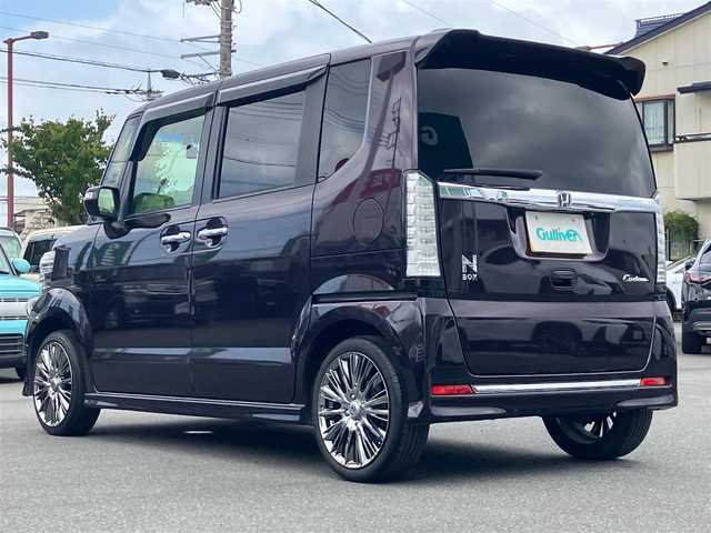 ホンダ Ｎ ＢＯＸ カスタム G ターボ Lパッケージ 静岡県 2015(平27)年 6万km プレミアムベルベットパープル・パール エンジンスタートボタン/保証書/取扱説明書/記録簿/パワーステアリング/パワーウィンドウ/パドルシフト/アイドリングストップ/ターボ/スマートキー/オートエアコン/スペアキー/クルーズコントロール/メモリナビ（CD/DVD/BT/ワンセグ）/ETC/バックカメラ/ドライブレコーダー/ベンチシート/純正フロアマット/ハーフレザーシート/両側パワースライドドア/RAYS16インチアルミホイール/ABS/横滑り防止装置/LEDヘッドライト/オートライト/社外LEDテールライト（純正車載）/Wプラスサイドエアバック/衝突軽減システム/カーテンエアバック