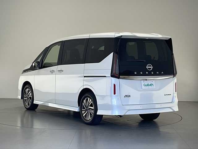 日産 セレナ e－パワー ハイウェイスター V 長野県 2025(令7)年 0.1千km プリズムホワイト 純正メモリナビ/（フルセグTV／USB／Bluetooth）/アラウンドビューモニター/プロパイロット/・クルーズコントロール（追従あり）/・前方衝突防止支援/・踏み間違い衝突防止支援/・車線逸脱防止支援/・車線逸脱警報/・後側方衝突防止支援/・後側方車両検知警報/ビルトインETC2.0/両側パワースライドドア/ハンズフリーオートスライドドア/デジタルインナーミラー/電動パーキングブレーキ/ブレーキオートホールド/LEDヘッドライト/オートマチックハイビーム/オートライト/16インチ純正アルミホイール/スマートキー/スペアキー1本/保証書/取扱説明書