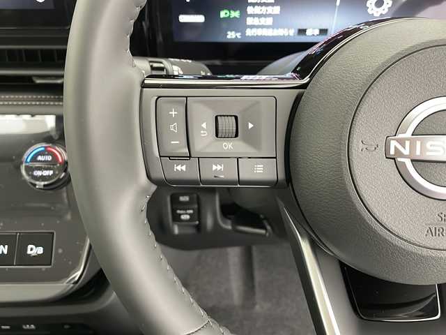 日産 セレナ e－パワー ハイウェイスター V 長野県 2025(令7)年 0.1千km プリズムホワイト 純正メモリナビ/（フルセグTV／USB／Bluetooth）/アラウンドビューモニター/プロパイロット/・クルーズコントロール（追従あり）/・前方衝突防止支援/・踏み間違い衝突防止支援/・車線逸脱防止支援/・車線逸脱警報/・後側方衝突防止支援/・後側方車両検知警報/ビルトインETC2.0/両側パワースライドドア/ハンズフリーオートスライドドア/デジタルインナーミラー/電動パーキングブレーキ/ブレーキオートホールド/LEDヘッドライト/オートマチックハイビーム/オートライト/16インチ純正アルミホイール/スマートキー/スペアキー1本/保証書/取扱説明書