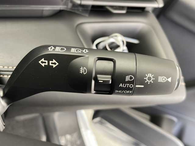 日産 セレナ e－パワー ハイウェイスター V 長野県 2025(令7)年 0.1千km プリズムホワイト 純正メモリナビ/（フルセグTV／USB／Bluetooth）/アラウンドビューモニター/プロパイロット/・クルーズコントロール（追従あり）/・前方衝突防止支援/・踏み間違い衝突防止支援/・車線逸脱防止支援/・車線逸脱警報/・後側方衝突防止支援/・後側方車両検知警報/ビルトインETC2.0/両側パワースライドドア/ハンズフリーオートスライドドア/デジタルインナーミラー/電動パーキングブレーキ/ブレーキオートホールド/LEDヘッドライト/オートマチックハイビーム/オートライト/16インチ純正アルミホイール/スマートキー/スペアキー1本/保証書/取扱説明書