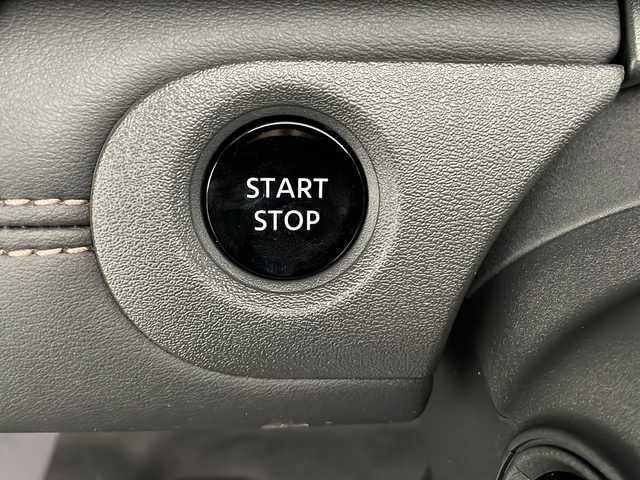 日産 セレナ e－パワー ハイウェイスター V 長野県 2025(令7)年 0.1千km プリズムホワイト 純正メモリナビ/（フルセグTV／USB／Bluetooth）/アラウンドビューモニター/プロパイロット/・クルーズコントロール（追従あり）/・前方衝突防止支援/・踏み間違い衝突防止支援/・車線逸脱防止支援/・車線逸脱警報/・後側方衝突防止支援/・後側方車両検知警報/ビルトインETC2.0/両側パワースライドドア/ハンズフリーオートスライドドア/デジタルインナーミラー/電動パーキングブレーキ/ブレーキオートホールド/LEDヘッドライト/オートマチックハイビーム/オートライト/16インチ純正アルミホイール/スマートキー/スペアキー1本/保証書/取扱説明書