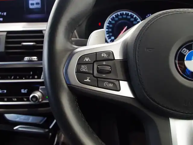 ＢＭＷ Ｘ３ xDrive20d Mスポーツ 岐阜県 2019(令1)年 2.7万km アルピンホワイトⅢ ドライビングアシストプラス/ACCアクティブクルーズ・コントロール（ストップ&ゴー機能付） /ステアリング&レーンコントロールアシスト /レーンディパーチャーウォーニング（車線逸脱警告システム） /レーン・チェンジウォーニング /アクティブ・サイドコリジョン・プロテクション /前車接近警告機能 /衝突回避被害軽減ブレーキ /事故回避アシスト /後車衝突警告機能 /クロストラフィックウォーニング（フロント&リヤ）　/パーキングアシストプラス/パーク・ディスタンス・コントロール （フロント&リヤ、ビジュアル表示機能付） /パーキング・アシスト（並列・縦列） /トップ・ビュー ー サイド・ビューカメラ ー リヤビュー・カメラ（予想進路表示機能付）　/地デジＴＶ　/ヘッドアップディスプレイ ヒートシーター /パワーシート　/純正ナビ　/電動リアゲート