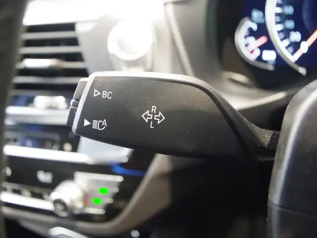 ＢＭＷ Ｘ３ xDrive20d Mスポーツ 岐阜県 2019(令1)年 2.7万km アルピンホワイトⅢ ドライビングアシストプラス/ACCアクティブクルーズ・コントロール（ストップ&ゴー機能付） /ステアリング&レーンコントロールアシスト /レーンディパーチャーウォーニング（車線逸脱警告システム） /レーン・チェンジウォーニング /アクティブ・サイドコリジョン・プロテクション /前車接近警告機能 /衝突回避被害軽減ブレーキ /事故回避アシスト /後車衝突警告機能 /クロストラフィックウォーニング（フロント&リヤ）　/パーキングアシストプラス/パーク・ディスタンス・コントロール （フロント&リヤ、ビジュアル表示機能付） /パーキング・アシスト（並列・縦列） /トップ・ビュー ー サイド・ビューカメラ ー リヤビュー・カメラ（予想進路表示機能付）　/地デジＴＶ　/ヘッドアップディスプレイ ヒートシーター /パワーシート　/純正ナビ　/電動リアゲート
