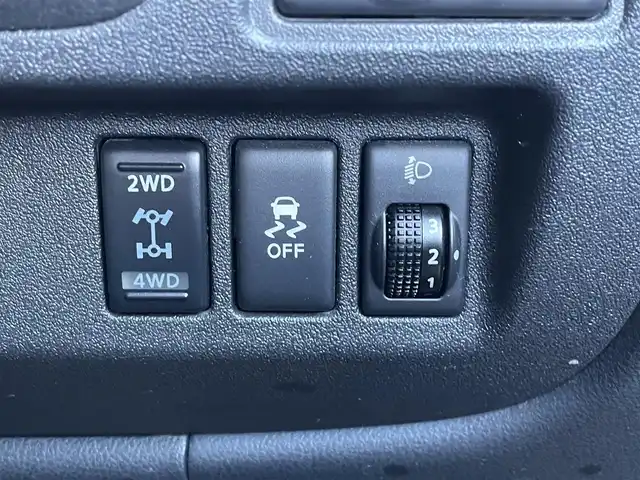 日産 マーチ 12X FOUR Vセレクション 青森県 2017(平29)年 9.7万km ピュアブラック パートタイム４WD/純正ナビ/フルセグTV/CD/BT/バックカメラ/オートライト/スマートキー/社外エンジンスターター/電動格納ミラー/パワーウインドウ/横滑り防止装置/純正フロアマット/純正ドアバイザー