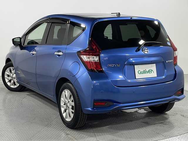 日産 ノート e－パワー X 広島県 2018(平30)年 5.8万km シャイニングブルー 禁煙車/純正ナビ/アラウンドビューモニター/インテリジェントルームミラー/ＥＴＣ/衝突軽減/オートマチックハイビーム/コーナーセンサー/レーンキープアシスト/スマートキー/ヘッドライトレベライザー/車両接近通報装置/純正15インチアルミホイール(185/65/R15)/エアバッグ(運転席/助手席)