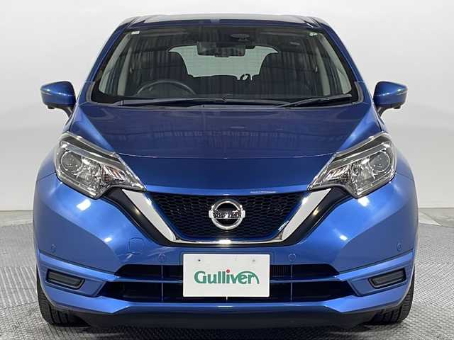 日産 ノート e－パワー X 広島県 2018(平30)年 5.8万km シャイニングブルー 禁煙車/純正ナビ/アラウンドビューモニター/インテリジェントルームミラー/ＥＴＣ/衝突軽減/オートマチックハイビーム/コーナーセンサー/レーンキープアシスト/スマートキー/ヘッドライトレベライザー/車両接近通報装置/純正15インチアルミホイール(185/65/R15)/エアバッグ(運転席/助手席)