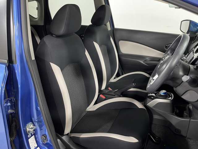 日産 ノート e－パワー X 広島県 2018(平30)年 5.8万km シャイニングブルー 禁煙車/純正ナビ/アラウンドビューモニター/インテリジェントルームミラー/ＥＴＣ/衝突軽減/オートマチックハイビーム/コーナーセンサー/レーンキープアシスト/スマートキー/ヘッドライトレベライザー/車両接近通報装置/純正15インチアルミホイール(185/65/R15)/エアバッグ(運転席/助手席)