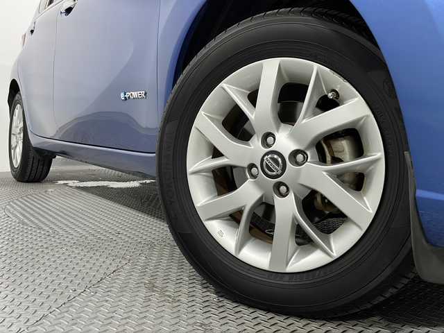 日産 ノート e－パワー X 広島県 2018(平30)年 5.8万km シャイニングブルー 禁煙車/純正ナビ/アラウンドビューモニター/インテリジェントルームミラー/ＥＴＣ/衝突軽減/オートマチックハイビーム/コーナーセンサー/レーンキープアシスト/スマートキー/ヘッドライトレベライザー/車両接近通報装置/純正15インチアルミホイール(185/65/R15)/エアバッグ(運転席/助手席)