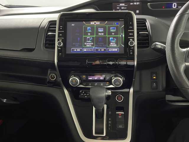 日産 セレナ ハイウェイスター Vセレクション 沖縄県 2018(平30)年 7.1万km ブリリアントホワイトパール 禁煙車　/８人乗り　/県外仕入　/純正９インチナビ　/フリップダウンモニター/プロパイロット　/アラウンドビューカメラ　/両側電動パワースライドドア　/ＣＤ　/ＤＶＤ　/ＡＭ／ＦＭ　/フルセグＴＶ/Ｂｌｕｅｔｏｏｔｈ　/エマージェンシーブレーキ/ドライブレコーダー/純正ドアバイザー/純正サンシェード/ステアリンリモコン/純正アルミホイール/オートブレーキホールド/ETC