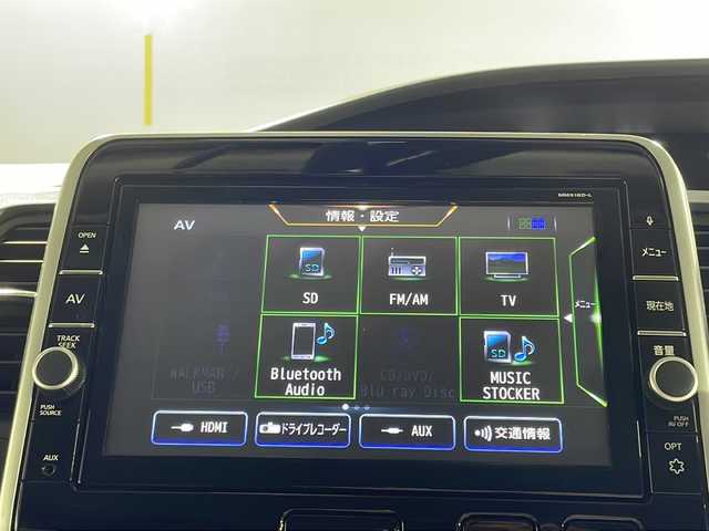日産 セレナ ハイウェイスター Vセレクション 沖縄県 2018(平30)年 7.1万km ブリリアントホワイトパール 禁煙車　/８人乗り　/県外仕入　/純正９インチナビ　/フリップダウンモニター/プロパイロット　/アラウンドビューカメラ　/両側電動パワースライドドア　/ＣＤ　/ＤＶＤ　/ＡＭ／ＦＭ　/フルセグＴＶ/Ｂｌｕｅｔｏｏｔｈ　/エマージェンシーブレーキ/ドライブレコーダー/純正ドアバイザー/純正サンシェード/ステアリンリモコン/純正アルミホイール/オートブレーキホールド/ETC