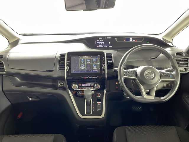 日産 セレナ ハイウェイスター Vセレクション 沖縄県 2018(平30)年 7.1万km ブリリアントホワイトパール 禁煙車　/８人乗り　/県外仕入　/純正９インチナビ　/フリップダウンモニター/プロパイロット　/アラウンドビューカメラ　/両側電動パワースライドドア　/ＣＤ　/ＤＶＤ　/ＡＭ／ＦＭ　/フルセグＴＶ/Ｂｌｕｅｔｏｏｔｈ　/エマージェンシーブレーキ/ドライブレコーダー/純正ドアバイザー/純正サンシェード/ステアリンリモコン/純正アルミホイール/オートブレーキホールド/ETC