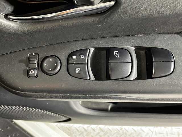 日産 セレナ ハイウェイスター Vセレクション 沖縄県 2018(平30)年 7.1万km ブリリアントホワイトパール 禁煙車　/８人乗り　/県外仕入　/純正９インチナビ　/フリップダウンモニター/プロパイロット　/アラウンドビューカメラ　/両側電動パワースライドドア　/ＣＤ　/ＤＶＤ　/ＡＭ／ＦＭ　/フルセグＴＶ/Ｂｌｕｅｔｏｏｔｈ　/エマージェンシーブレーキ/ドライブレコーダー/純正ドアバイザー/純正サンシェード/ステアリンリモコン/純正アルミホイール/オートブレーキホールド/ETC