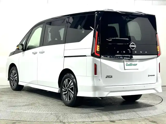 日産 セレナ e－パワー ハイウェイスター V 大阪府 2025(令7)年 0.1千km パールⅡ e-POWER　ハイウエイスターV　/ヘッドランプ オートレベライザー+アダプティブLEDヘッドライトシステム+インテリジェント アラウンドビューモニター（移動物 検知機能付）+インテリジェント ルームミラー+アドバンスドドライブアシストディスプレイ（12.3インチカラーディスプレイ）+統合型インターフェースディスプレイ+ワイヤレス充電器+6スピーカー+NissanConnectナビゲーションシステム（地デジ内蔵）+車載通信ユニット（TCU［Telematics Control Unit］）+ETC2.0ユニット（ビルトインタイプ）+ドライブレコーダー（前後セット）+プロパイロット（ナビリンク機能付）+プロパイロット緊急停止支援システム（SOSコール機能付）+SOSコール（488/400円）後席専用モニターHDMI NissanConnectナビ付車用(125/400円)
