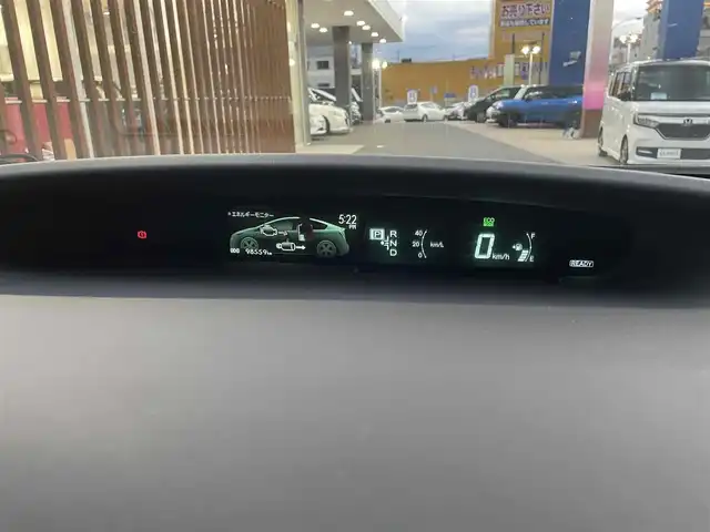 トヨタ プリウス S 千葉県 2014(平26)年 9.9万km シルバーM (株)IDOMが運営する【じしゃロン八千代店】の自社ローン対象車両になります。こちらは現金またはオートローンご利用時の価格です。自社ローンご希望の方は別途その旨お申付け下さい/純正ナビ/ETC/バックカメラ