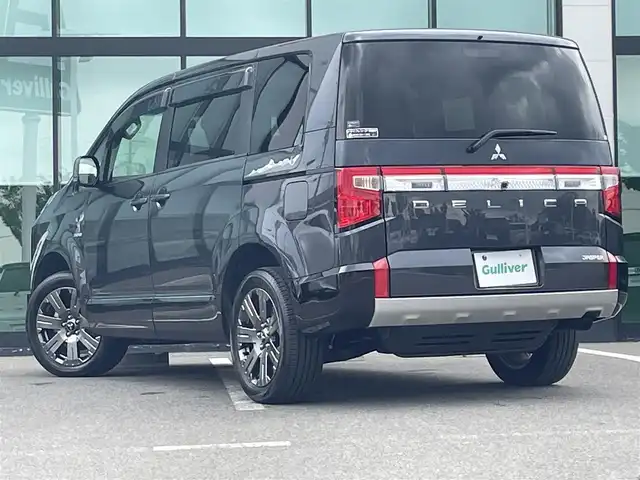 三菱 デリカＤ：５ ジャスパー 和歌山県 2023(令5)年 1.8万km グラファイトグレーメタリック/ブラックマイカ 純正10.14インチナビ/全方位カメラ/BT/CD/DVD/衝突軽減ブレーキ/レーンキープアシスト/レーダークルコン/ブラインドスポットモニター/オートライト/ETC/ドラレコ/両側パワスラ/シートヒーター/ステアリングヒーター/ステアリングリモコン/パドルシフト/パワーシート/オートホールド/純正18インチアルミ/レザー調シートカバー