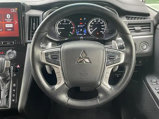 三菱 デリカＤ：５ ジャスパー 和歌山県 2023(令5)年 1.8万km グラファイトグレーメタリック/ブラックマイカ 純正10.14インチナビ/全方位カメラ/BT/CD/DVD/衝突軽減ブレーキ/レーンキープアシスト/レーダークルコン/ブラインドスポットモニター/オートライト/ETC/ドラレコ/両側パワスラ/シートヒーター/ステアリングヒーター/ステアリングリモコン/パドルシフト/パワーシート/オートホールド/純正18インチアルミ/レザー調シートカバー