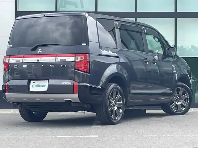 三菱 デリカＤ：５ ジャスパー 和歌山県 2023(令5)年 1.8万km グラファイトグレーメタリック/ブラックマイカ 純正10.14インチナビ/全方位カメラ/BT/CD/DVD/衝突軽減ブレーキ/レーンキープアシスト/レーダークルコン/ブラインドスポットモニター/オートライト/ETC/ドラレコ/両側パワスラ/シートヒーター/ステアリングヒーター/ステアリングリモコン/パドルシフト/パワーシート/オートホールド/純正18インチアルミ/レザー調シートカバー