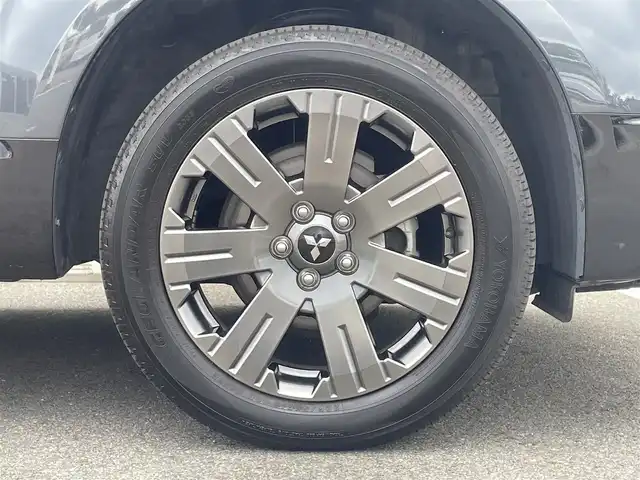 三菱 デリカＤ：５ ジャスパー 和歌山県 2023(令5)年 1.8万km グラファイトグレーメタリック/ブラックマイカ 純正10.14インチナビ/全方位カメラ/BT/CD/DVD/衝突軽減ブレーキ/レーンキープアシスト/レーダークルコン/ブラインドスポットモニター/オートライト/ETC/ドラレコ/両側パワスラ/シートヒーター/ステアリングヒーター/ステアリングリモコン/パドルシフト/パワーシート/オートホールド/純正18インチアルミ/レザー調シートカバー