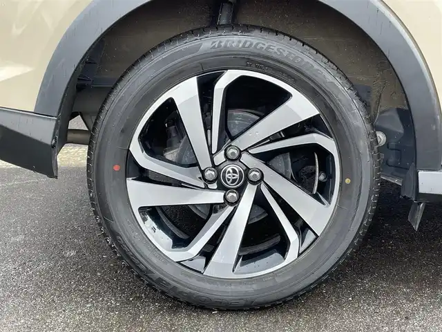 トヨタ ライズ Z 青森県 2022(令4)年 3.5万km ナチュラルベージュマイカM /４WD/IC付ターボ/寒冷地仕様車/カロッツェリアSDナビ/　（フルセグTV/DVD/Bｔ）/バックカメラ/プリクラッシュセーフティ/ACC/トラクションコントロール/ブレーキアシスト/アイドリングストップ/横滑り防止機能/BSM/LEDオートライト・フォグ/純正ドアバイザー/純正フロアマット/ビルトインETC/前席シートヒーター/革巻きステア・ノブ/オーディオ・ステアスイッチ/前後バンパーソナー/ドラレコ/リア7面プライバシーガラス/W/サイド/カーテンエアバッグ/ABS/スマートキーｘ２/保証書・取説